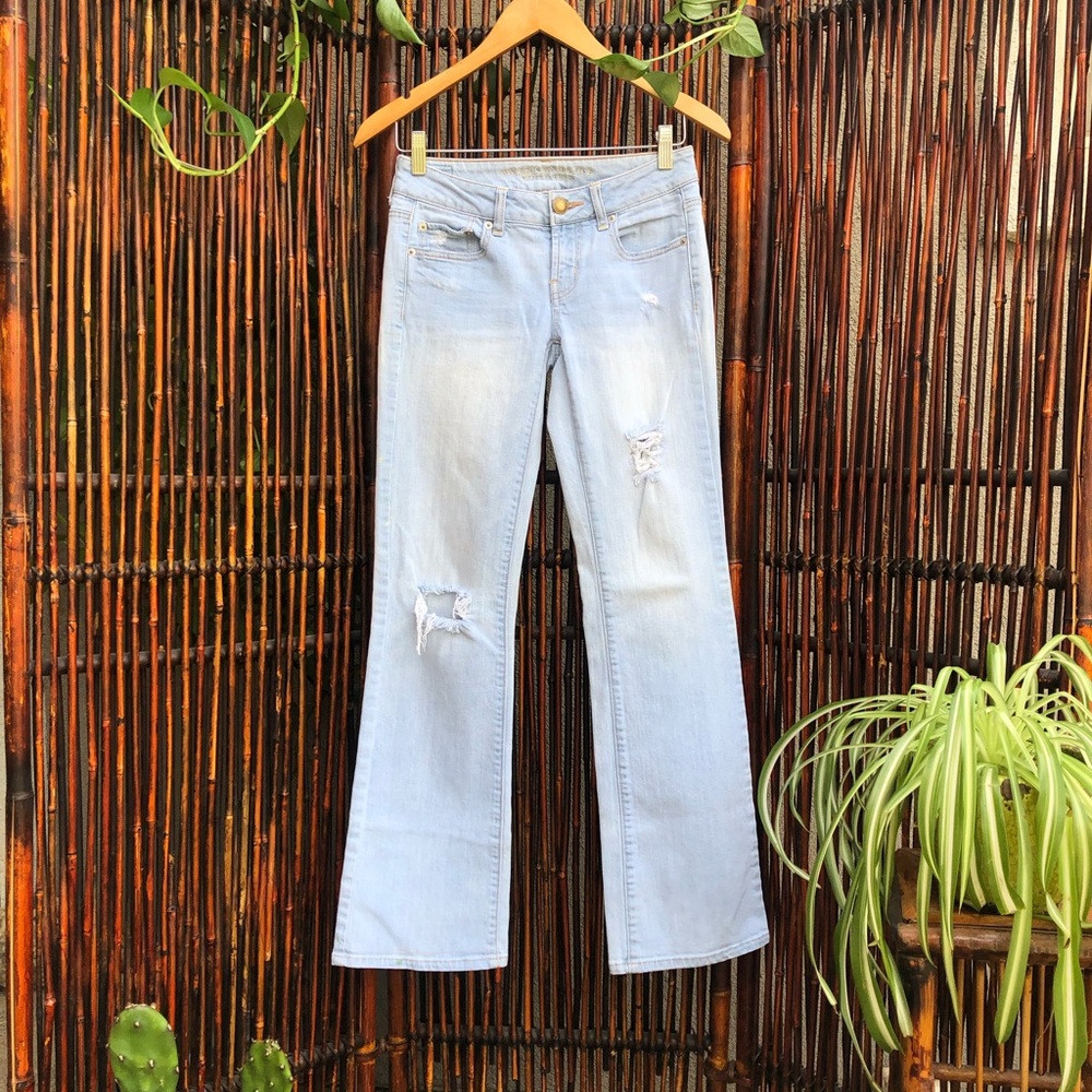 Light Wash American Eagle Distressed Jeans